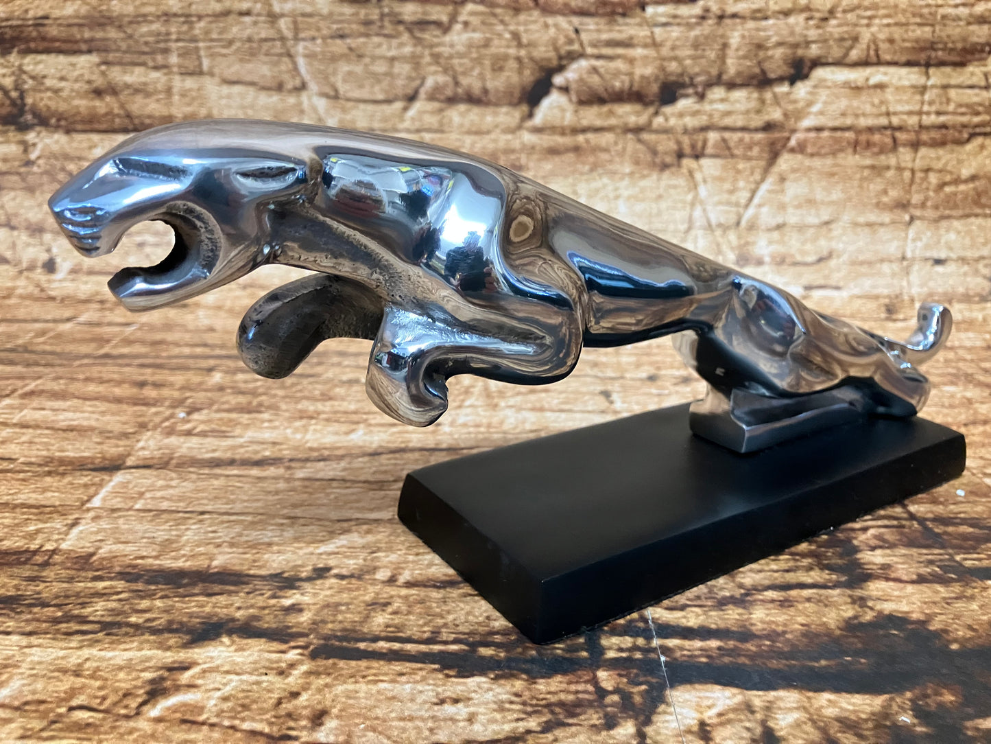 Sculptuur Jaguar mascot
