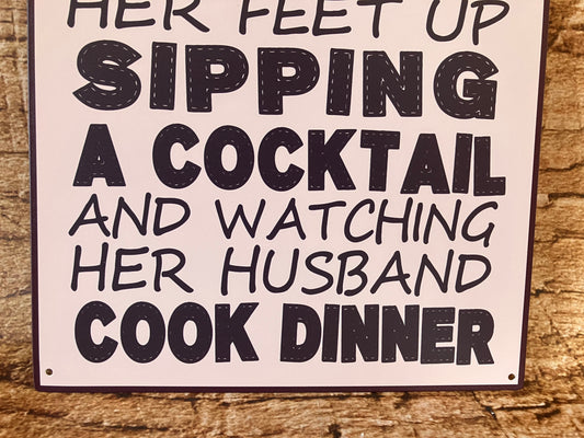 Metalen Wandbord "A woman's place is in the kitchen..."