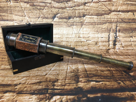 Telescoop Albert Edward in opbergkistje.