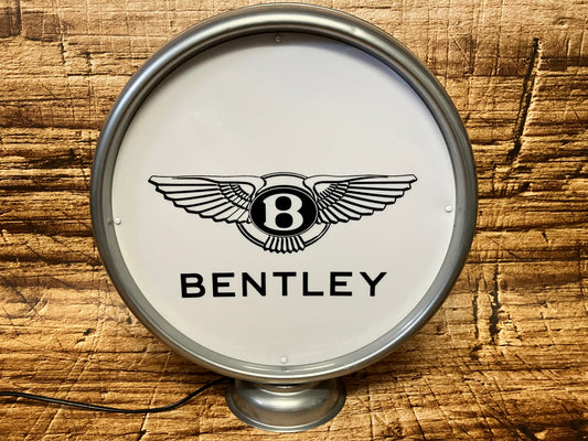 Lichtreclame met Bentley opdruk.