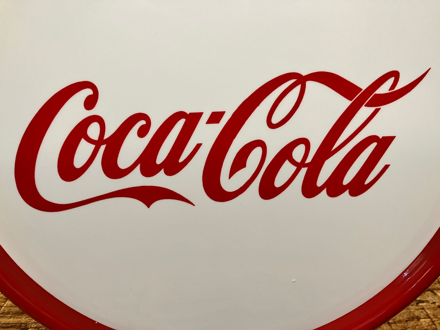 Lichtreclame met Coca Cola opdruk.