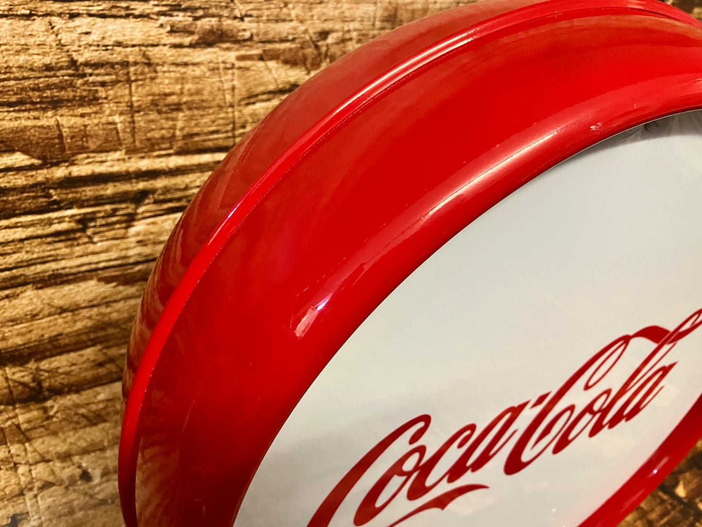 Lichtreclame met Coca Cola opdruk.