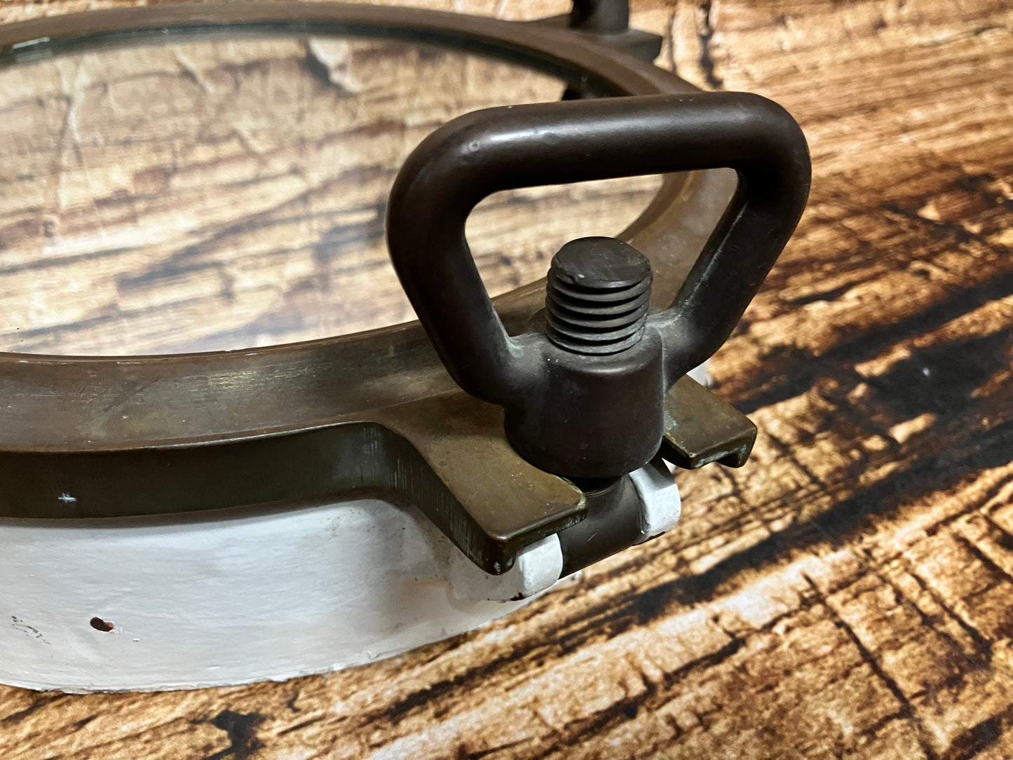 Antiek patrijspoort met spiegel