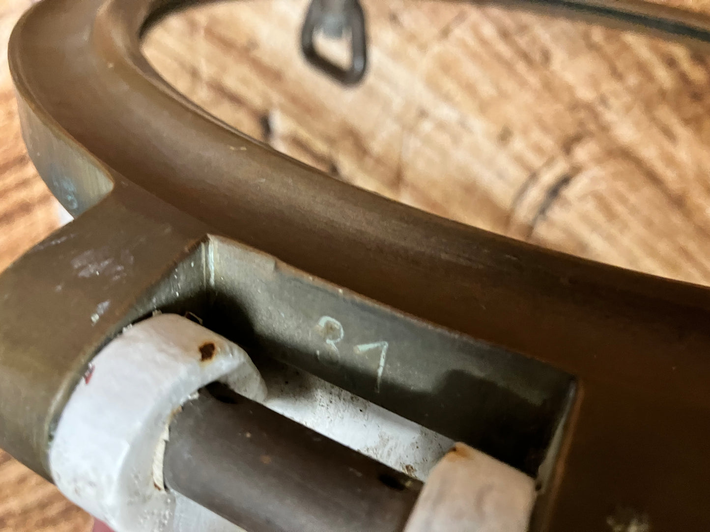 Antiek patrijspoort met spiegel