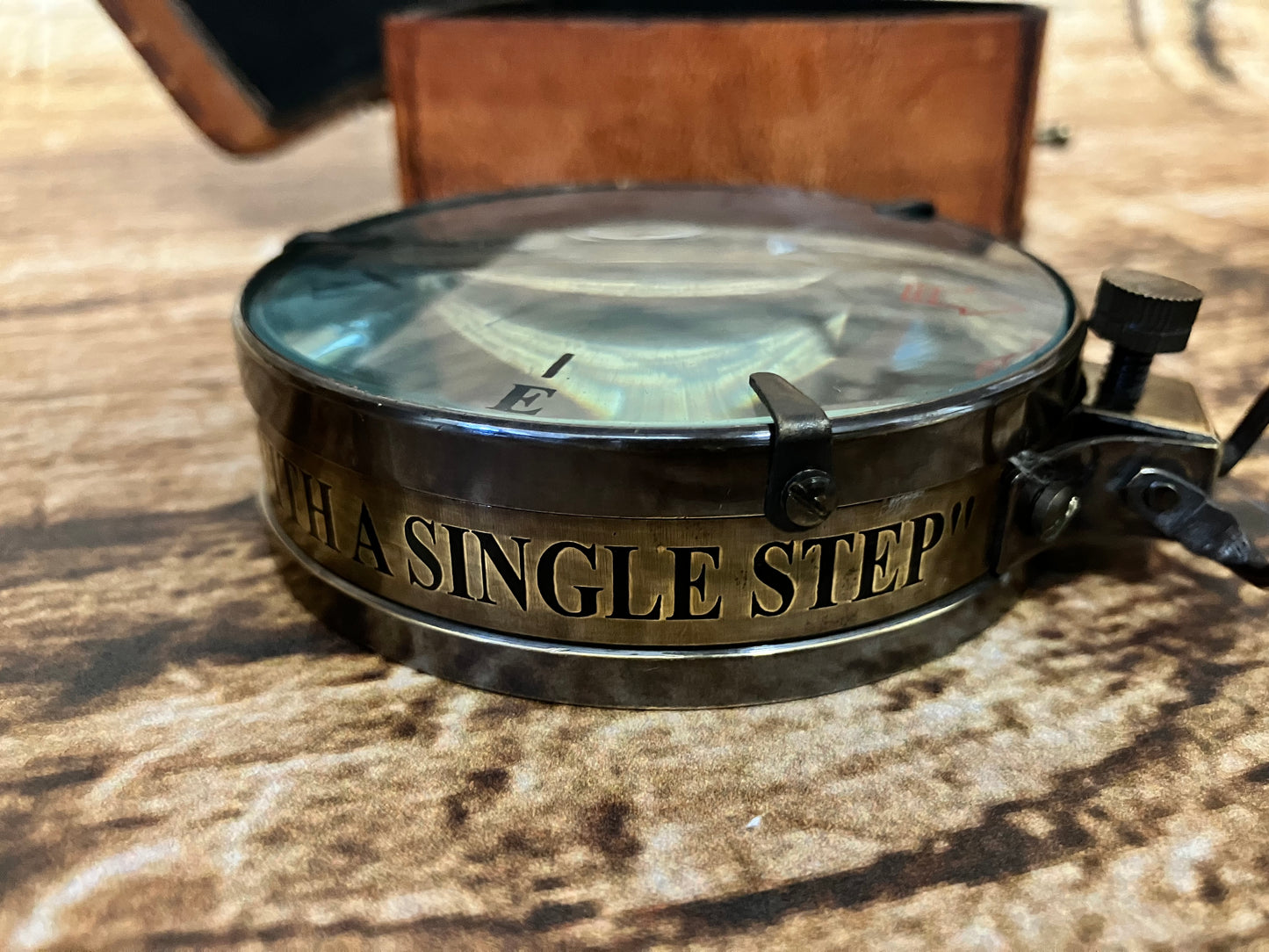 Kompas in lederen etui.