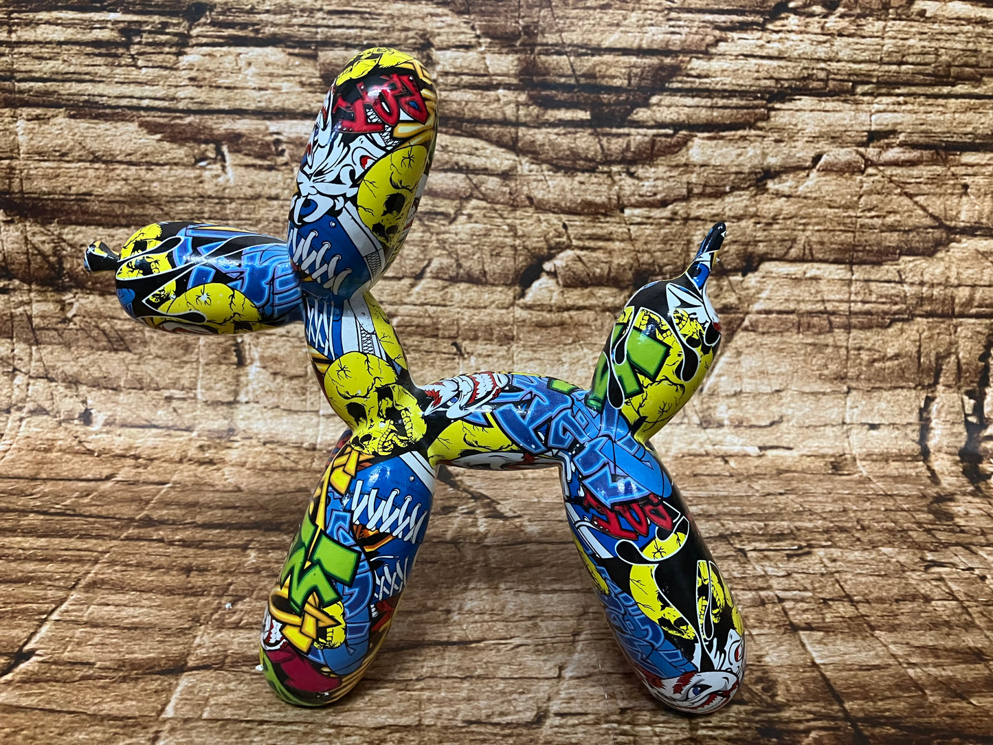 Balloon dog graffiti.