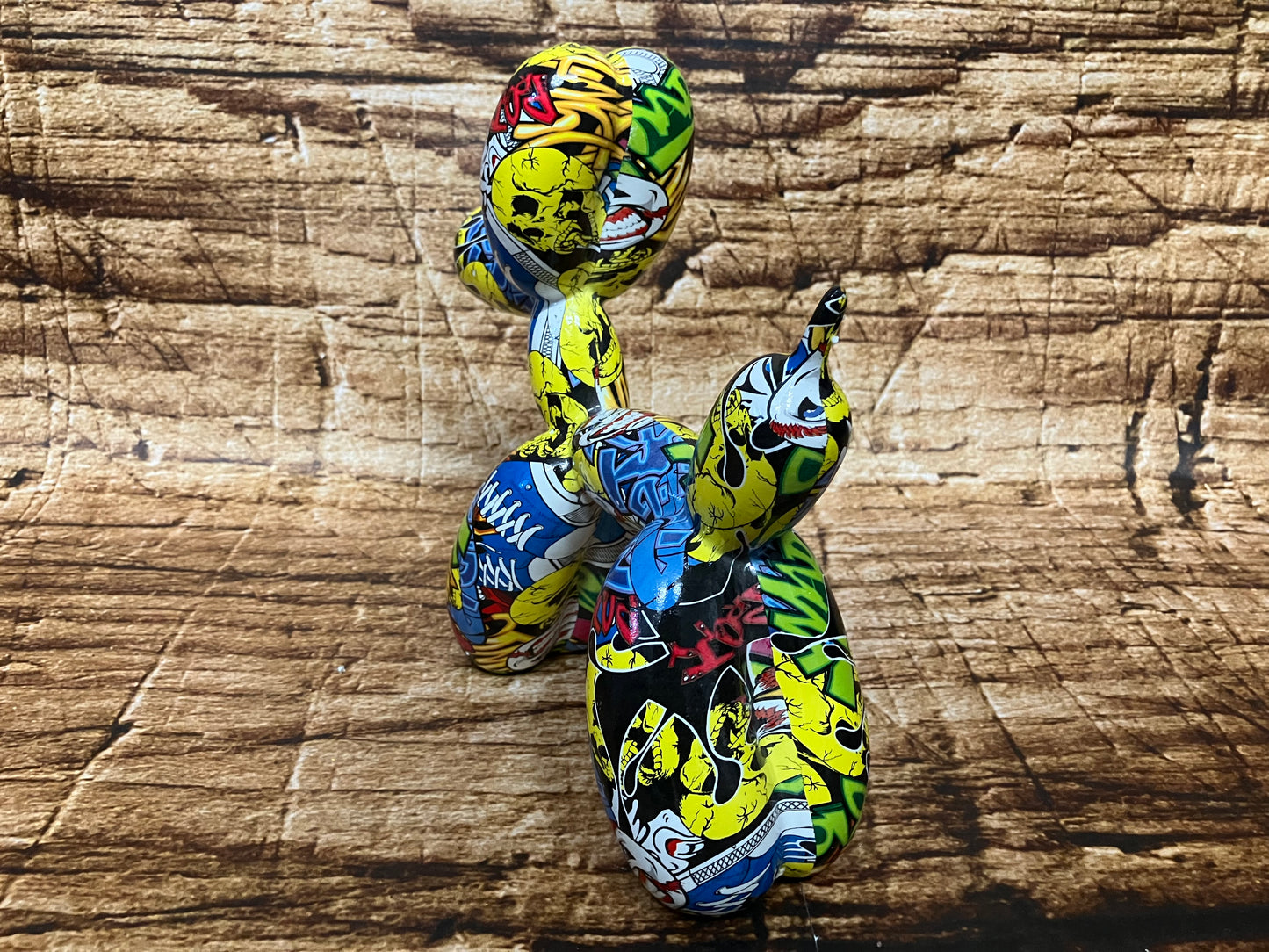 Balloon dog graffiti.