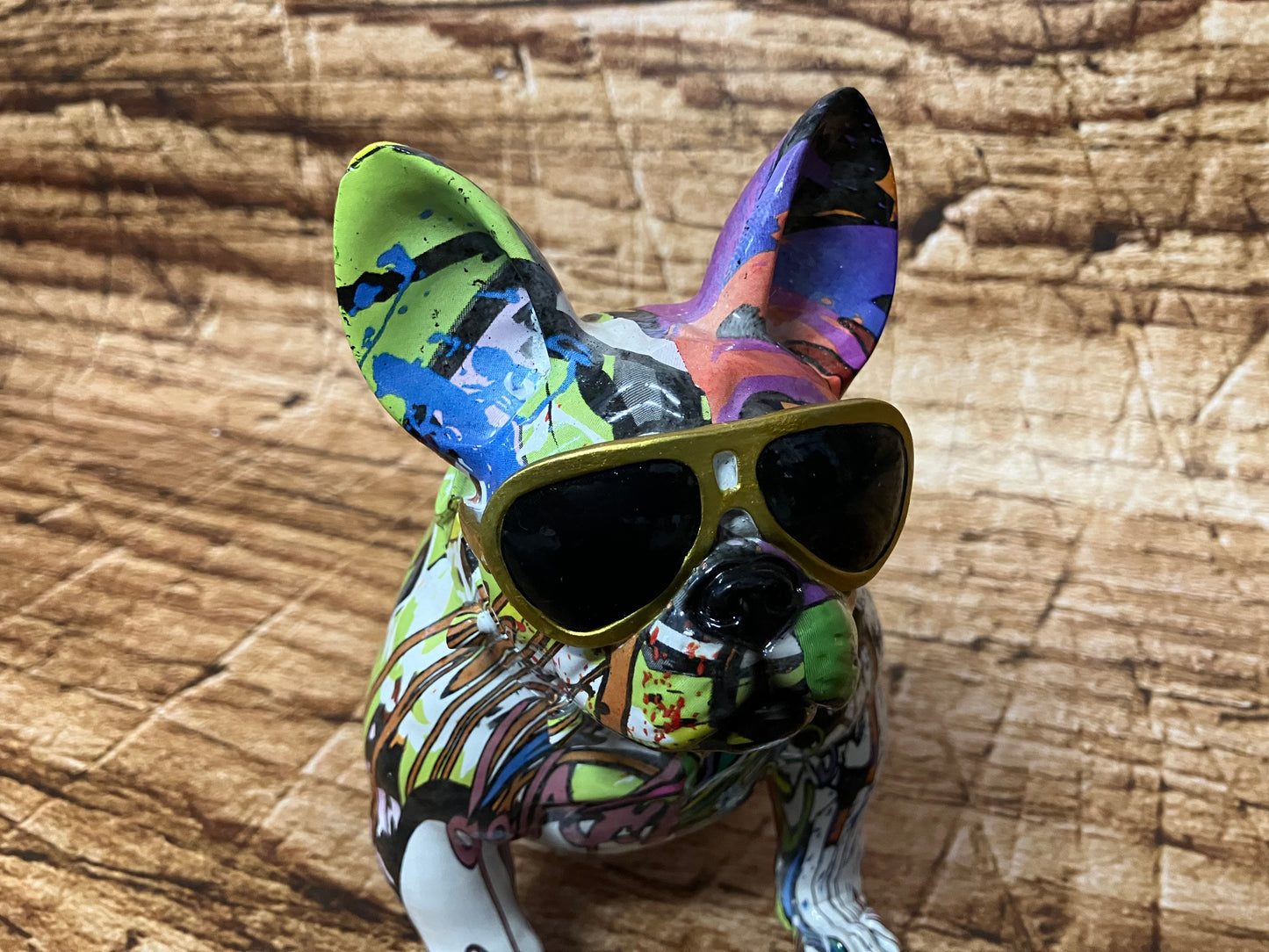 Bulldog graffiti met zonnebril.
