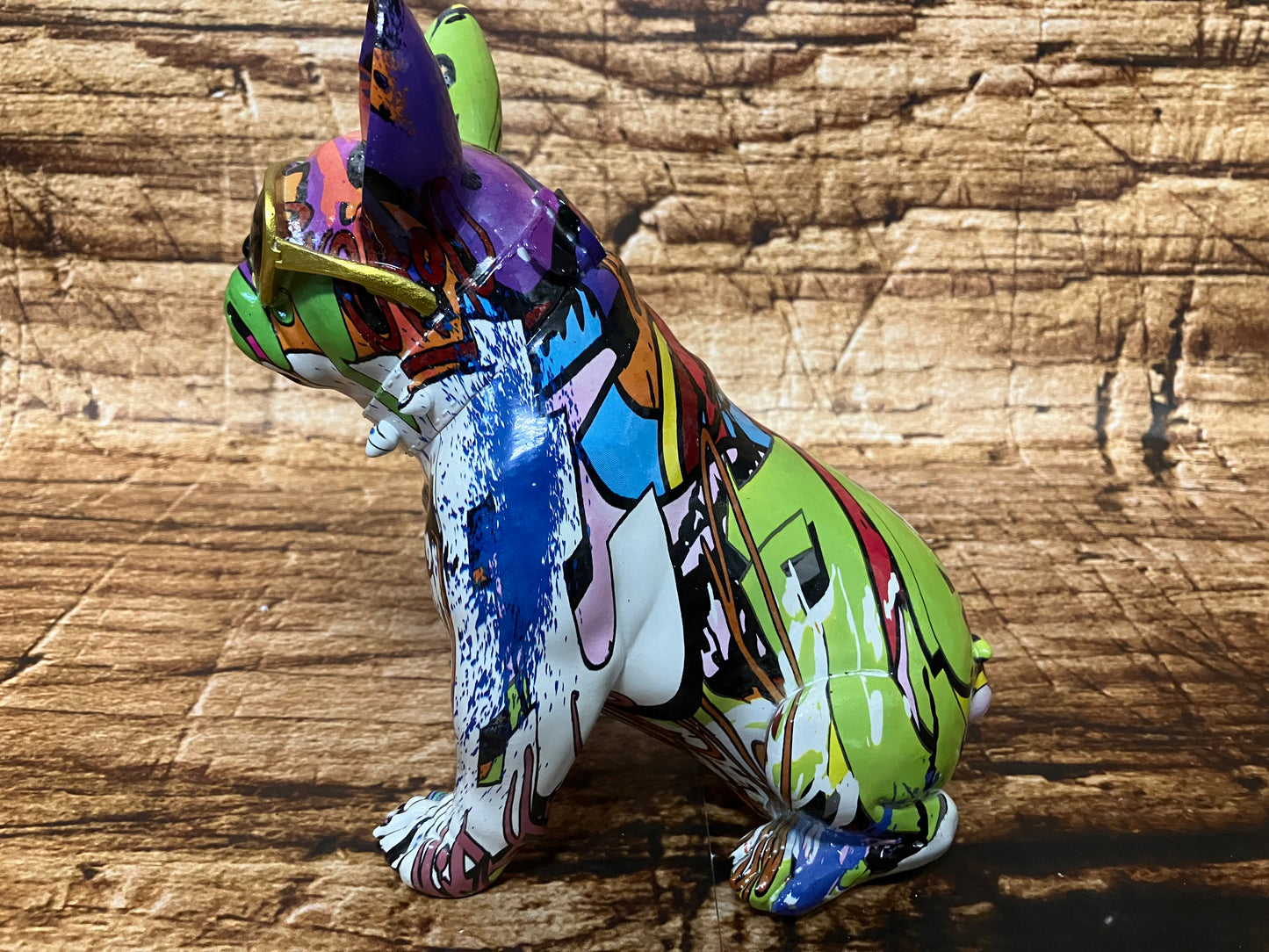 Bulldog graffiti met zonnebril.