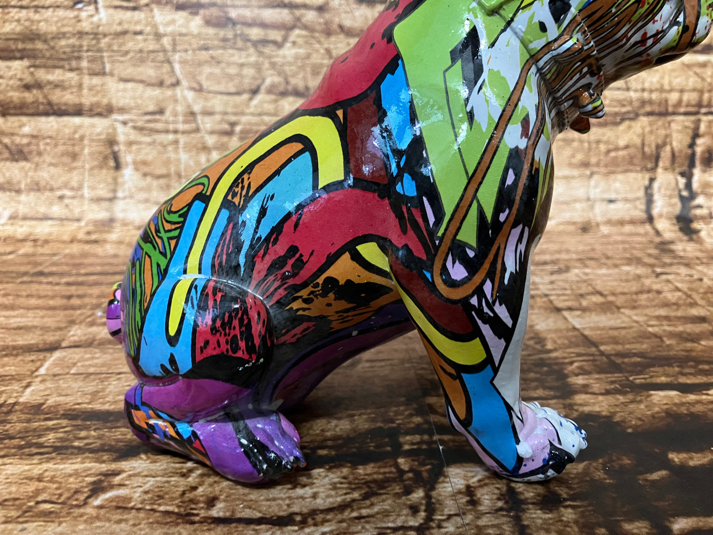 Bulldog graffiti met zonnebril.