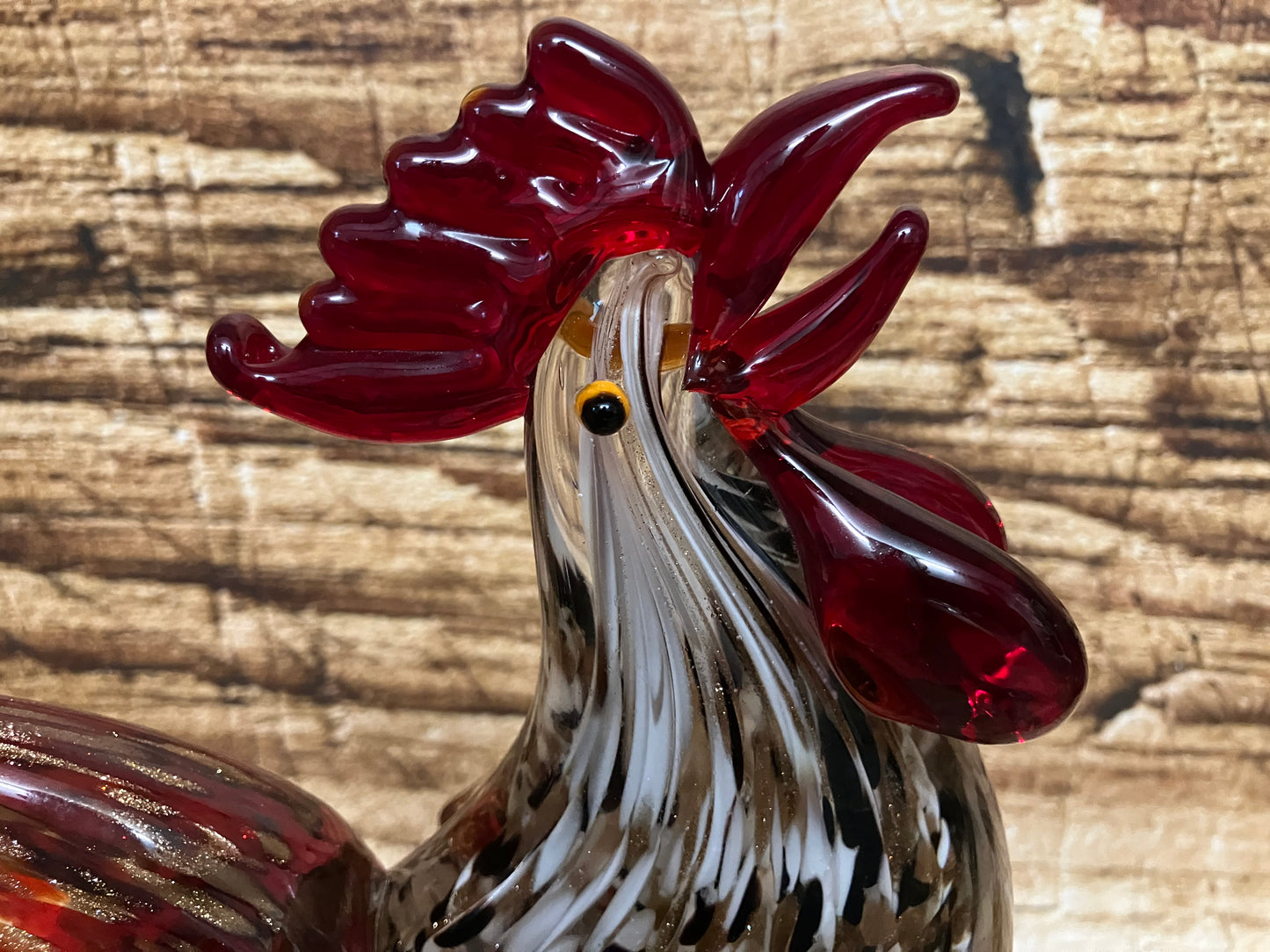 Glazen haan sculptuur