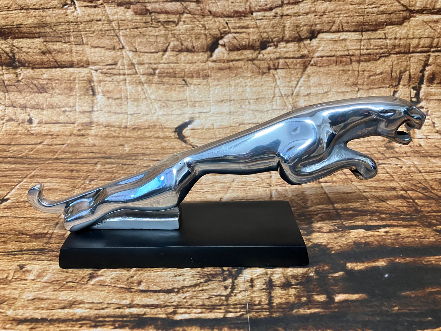 Sculptuur Jaguar mascot