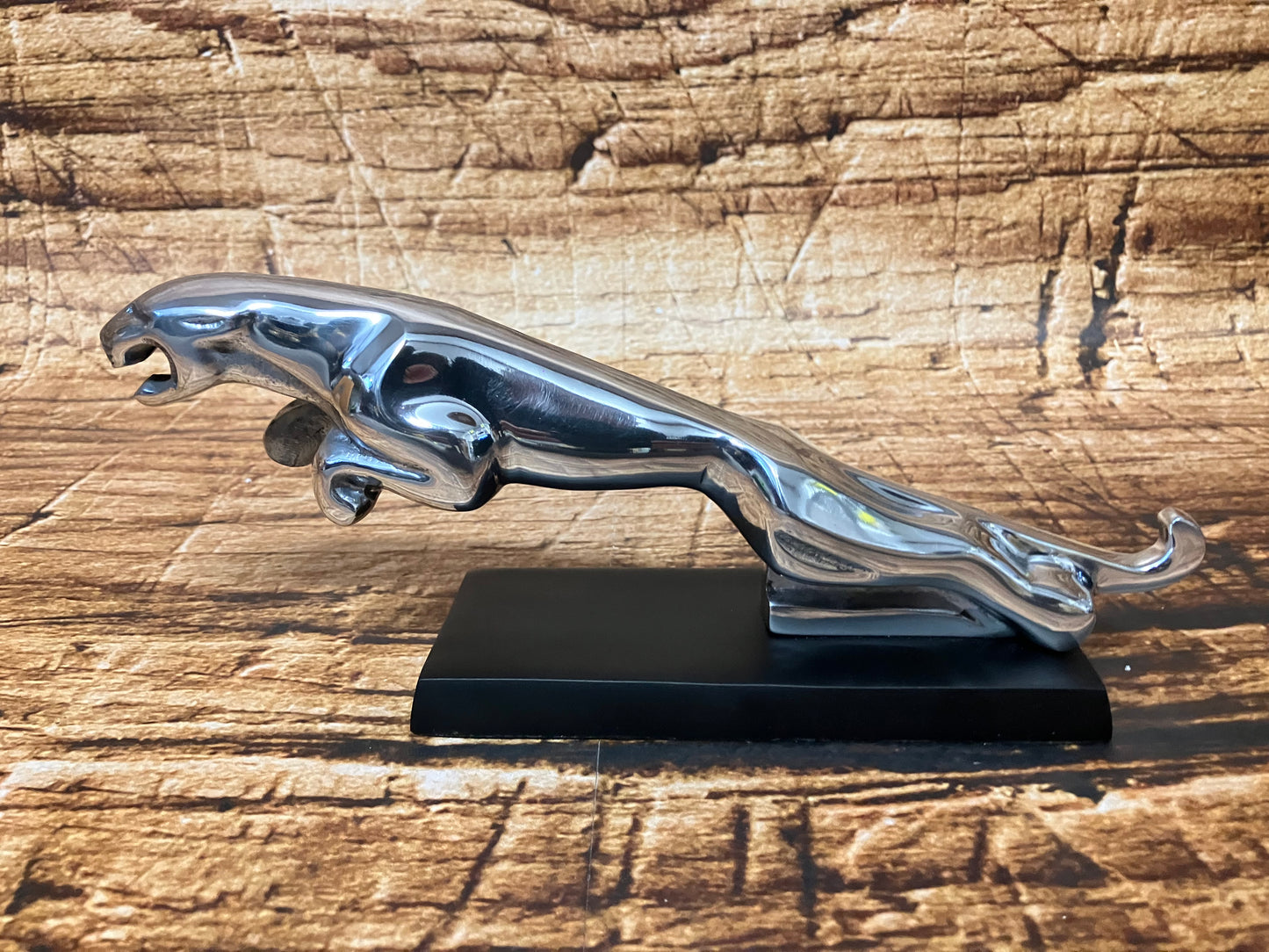 Sculptuur Jaguar mascot