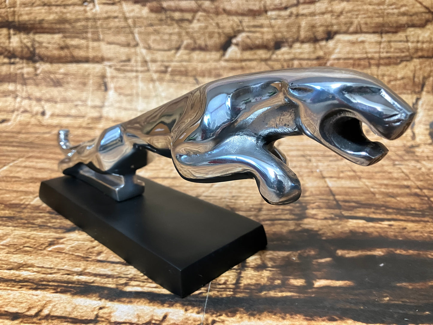 Sculptuur Jaguar mascot
