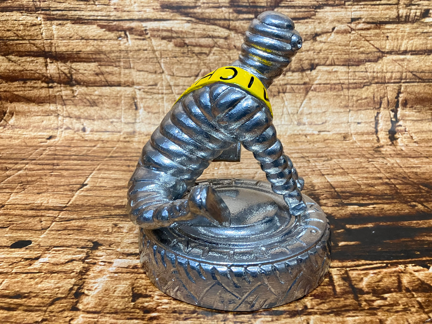 Bibendum Michelin mascott aluminium sculptuur