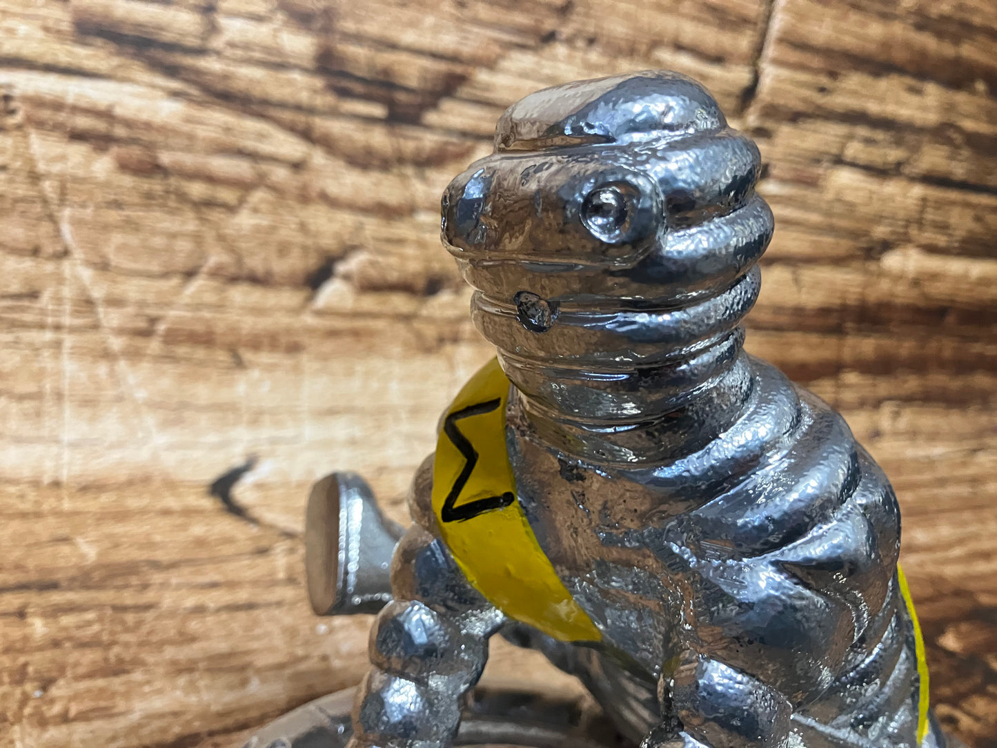 Bibendum Michelin mascott aluminium sculptuur