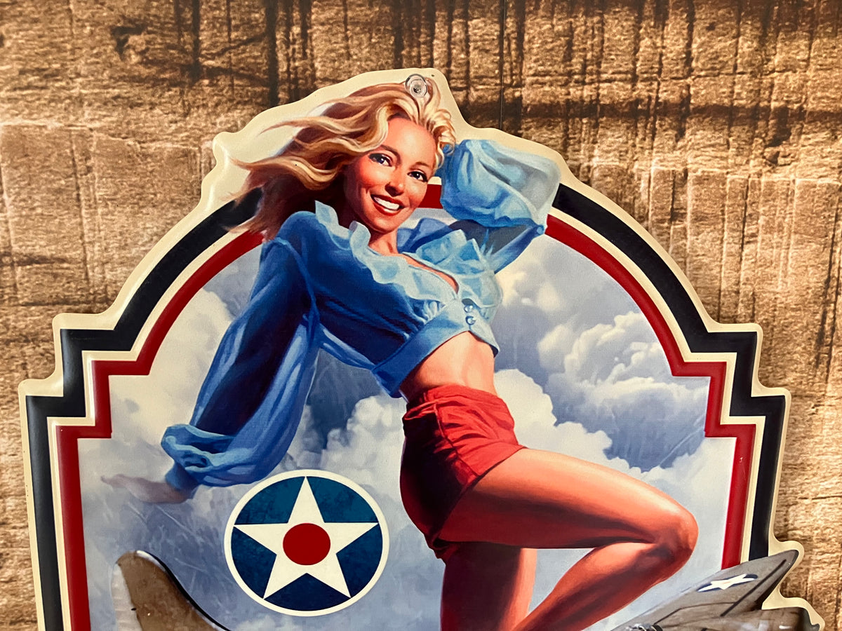 Metalen wandbord Pin-Up Keep ’em Flying B-17.